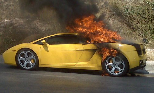 Peste o mie de Lamborghini Gallardo, în pericol să ia foc din mers