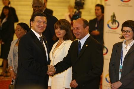 Traian Băsescu a ajuns la Bruxelles unde s-a întâlnit deja cu Preşedintele Barosso