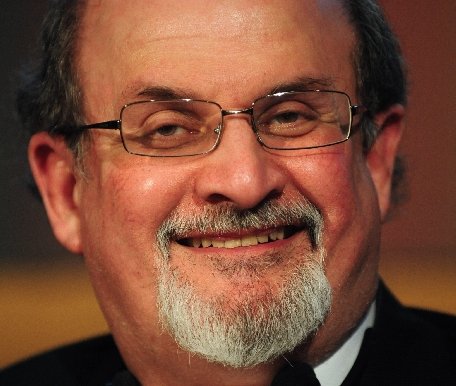 O fundaţie din Iran oferă 3,3 milioane de dolari pentru oricine îl omoară pe Salman Rushdie