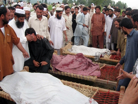 Pakistan. Cel puţin 14 persoane au murit în urma unui atentat cu bombă