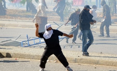 Aproximativ 100 de cetăţeni americani au fost evacuaţi din Tunisia pe fondul protestelor musulmanilor 