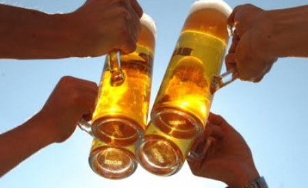 Nici nu îţi poţi imagina la ce ajută consumul de bere! Creierul tău ar putea funcţiona mult mai bine