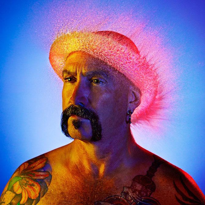 Te vei opri cu greu din râs. Iată cei mai tari chelioşi cu peruci din... apă 168283