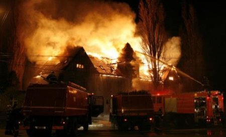 Incendiu puternic în Sao Paulo: 80 de case au fost mistuite de flăcări