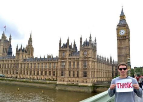 Este cel mai frumos mesaj pentru părinţi. A vrut să le mulţumească pentru tot ce au făcut pentru el 168824