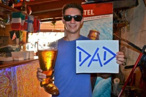 Este cel mai frumos mesaj pentru părinţi. A vrut să le mulţumească pentru tot ce au făcut pentru el 168828