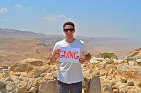 Este cel mai frumos mesaj pentru părinţi. A vrut să le mulţumească pentru tot ce au făcut pentru el 168830