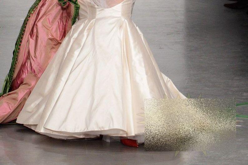 Rochia de mireasă pe care NU ar trebui să o purtaţi dacă vreţi să intraţi în biserică. Preotul ar uita de cele sfinte 168762