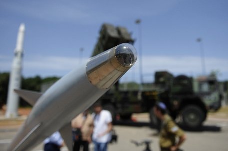 Armata turcă trimite tunuri şi rachete antiaeriene la frontiera cu Siria
