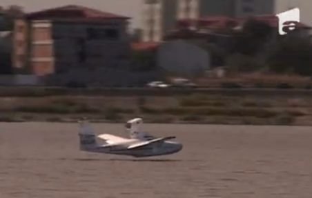 Demonstraţie, în premieră, şi show spectaculos al singurului hidroavion din România