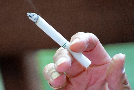 Elveţia nu este de acord cu interzicerea fumatului în spaţii publice