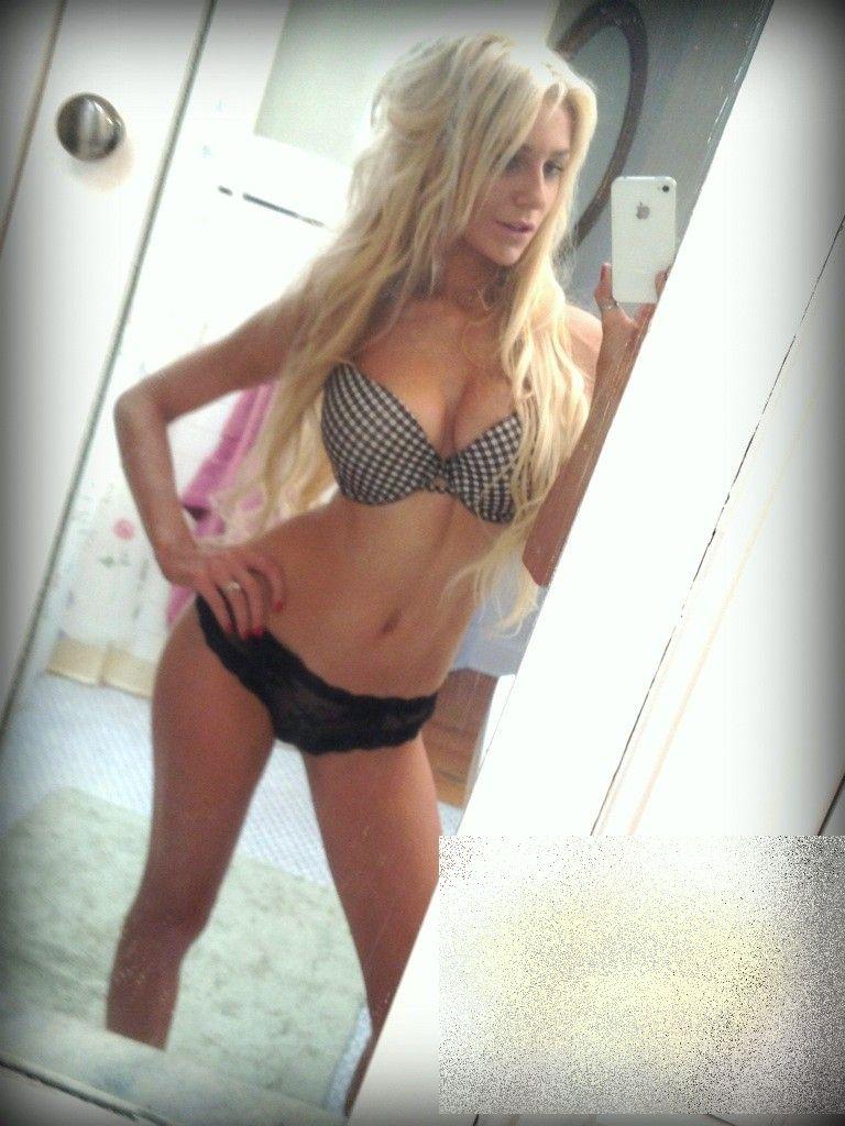 E una din cele mai sexy tinere din SUA, dar a ajuns să se căsătorească cu BUNICUL. Cum a scandalizat ţara la 15 ani 169518