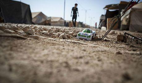 Ochii acestor copii au văzut ceea ce nimeni n-ar trebui să vadă vreodată. "Îşi stingeau ţigările pe mine. Uitaţi-vă! Uitaţi cicatricele" 169587