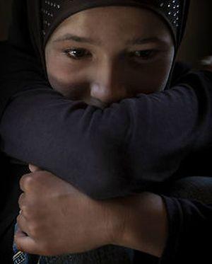 Ochii acestor copii au văzut ceea ce nimeni n-ar trebui să vadă vreodată. "Îşi stingeau ţigările pe mine. Uitaţi-vă! Uitaţi cicatricele" 169588