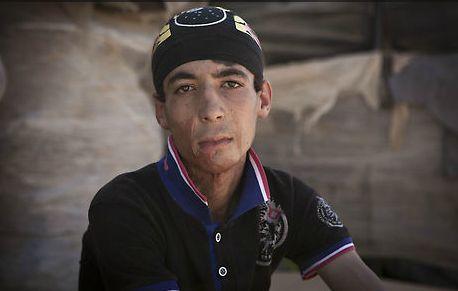 Ochii acestor copii au văzut ceea ce nimeni n-ar trebui să vadă vreodată. "Îşi stingeau ţigările pe mine. Uitaţi-vă! Uitaţi cicatricele" 169590