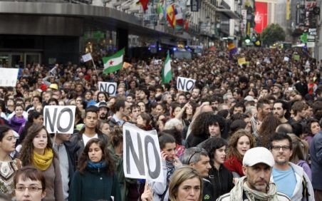 Mii de manifestanţi protestează din nou la Madrid faţă de măsurile de austeritate