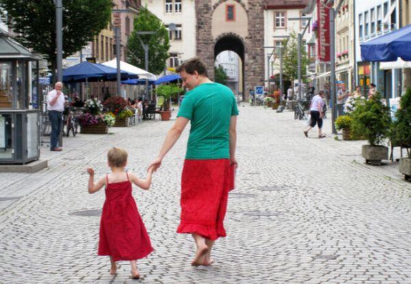 Trebuie să ai curaj să fii tu însuţi şi să nu-ţi pese ce cred alţii despre tine. Lecţia importantă pe care un tată i-a dat-o fiului său 169772