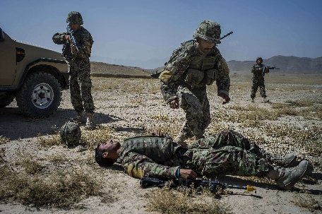 Afganistan. Un militar NATO a fost ucis în estul ţării, într-un nou presupus atac din interior