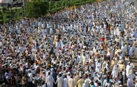 Peste 5.000 de pakistanezi au protestat faţă de filmul antiislam şi caricaturi cu Mahomed
