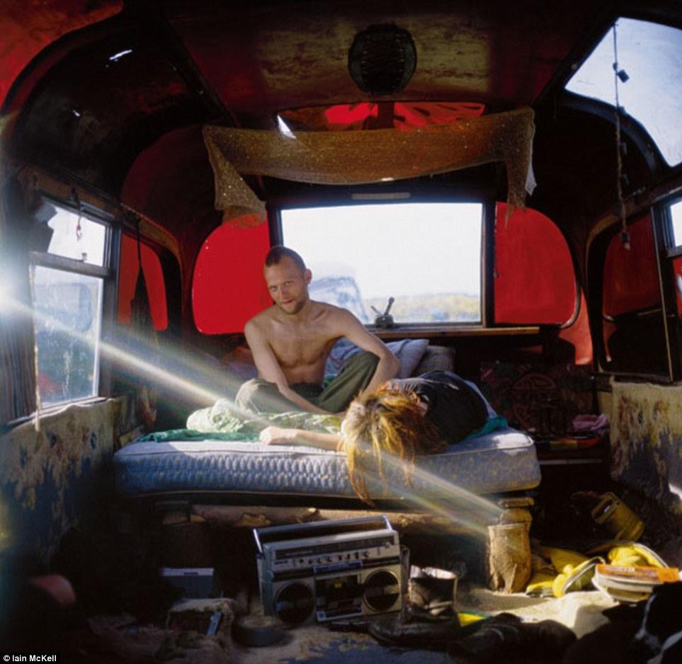 A trăit 10 ani printre ţigani. Un reportaj FOTO impresionant care a uimit întreaga Europă 170422