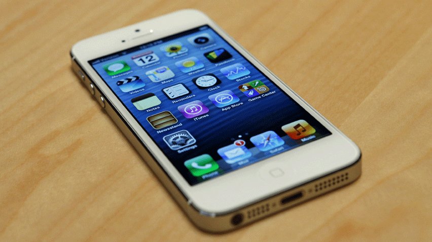 iPhone 5 încalcă opt brevete, acuză Samsung. Războiul legal dintre cei doi giganţi continuă