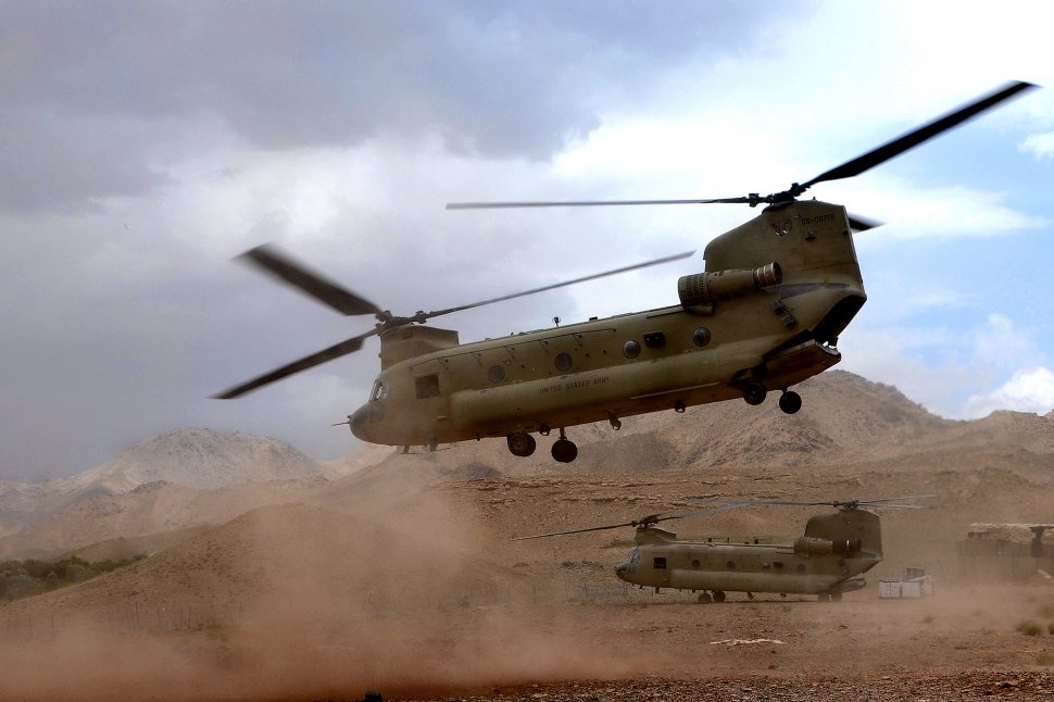 Talibanii din Afganistan susţin că au doborât un elicopter NATO