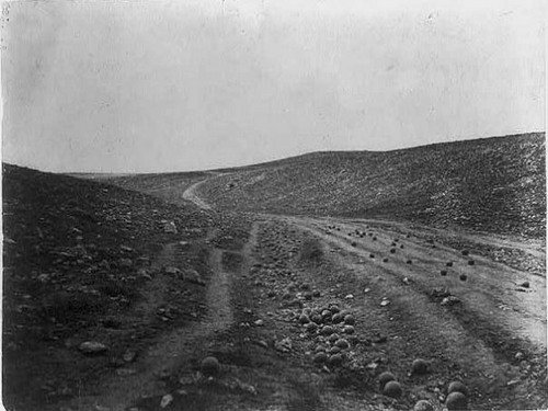&quot;Valea umbrelor morţii&quot;, imaginea care a păcălit istoria vreme de un secol jumătate. Ce a descoperit un fotograf