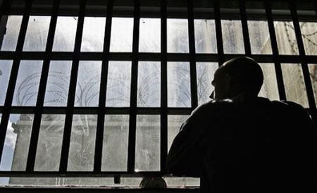 Deţinuţii cu pedepse de până la 6 ani de închisoare ar putea fi graţiaţi. Ce infracţiuni sunt excluse din acest proiect de lege