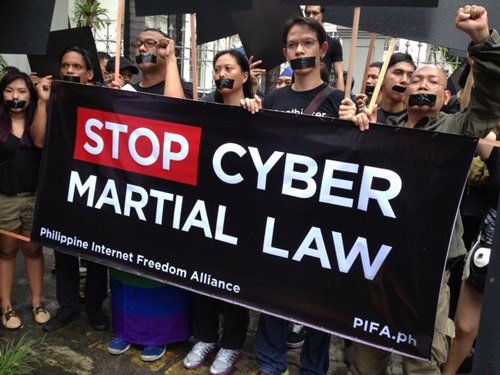 Puşcărie pentru comentarii postate pe Internet. Filipinezii protestează faţă de noua lege a criminalităţii cibernetice