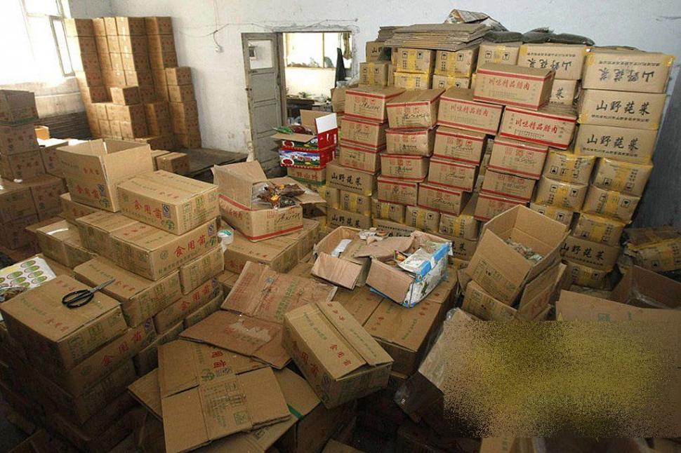 Cum îşi bat joc chinezii de milioane de oameni. Unde se fabrică cel mai vândut produs al lor: &quot;Seamănă cu un WC public de la noi&quot; 170914