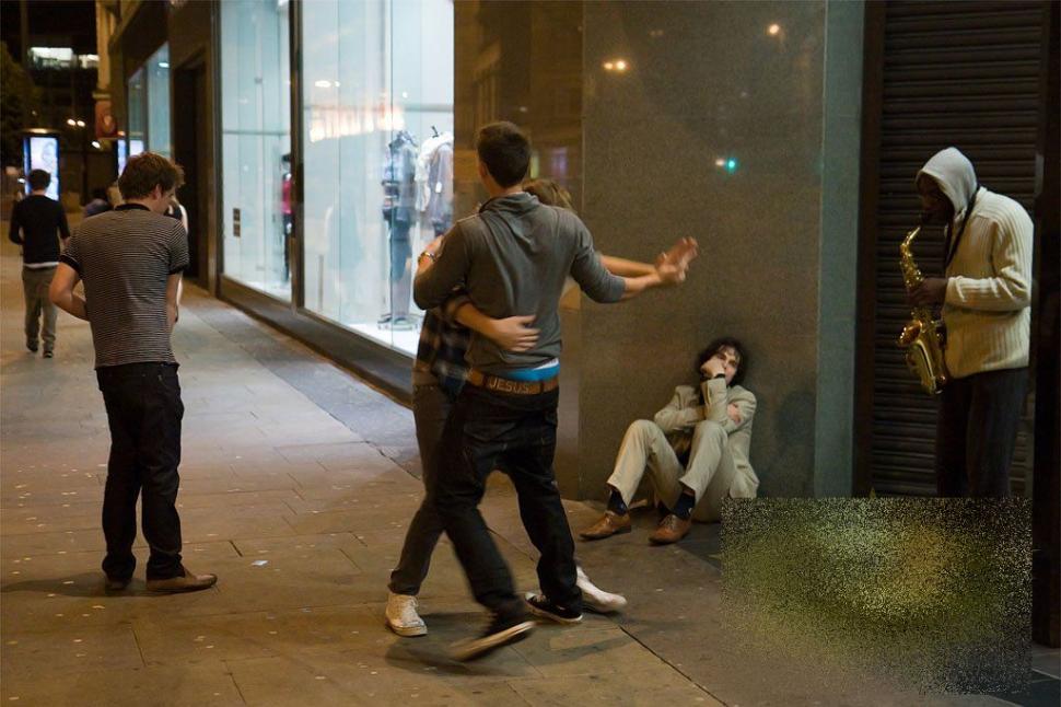 Fenomenul pe care poliţia l-a scăpat de sub control. Studenţii îşi dau &quot;doctoratul&quot; în alcool, droguri şi viaţă de noapte 170917