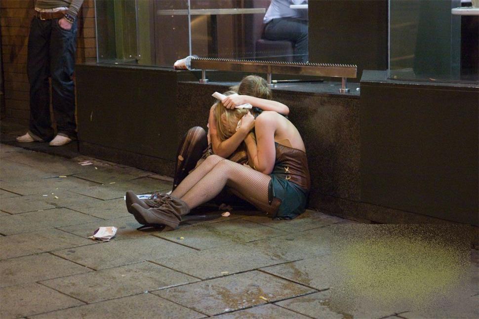 Fenomenul pe care poliţia l-a scăpat de sub control. Studenţii îşi dau &quot;doctoratul&quot; în alcool, droguri şi viaţă de noapte 170920