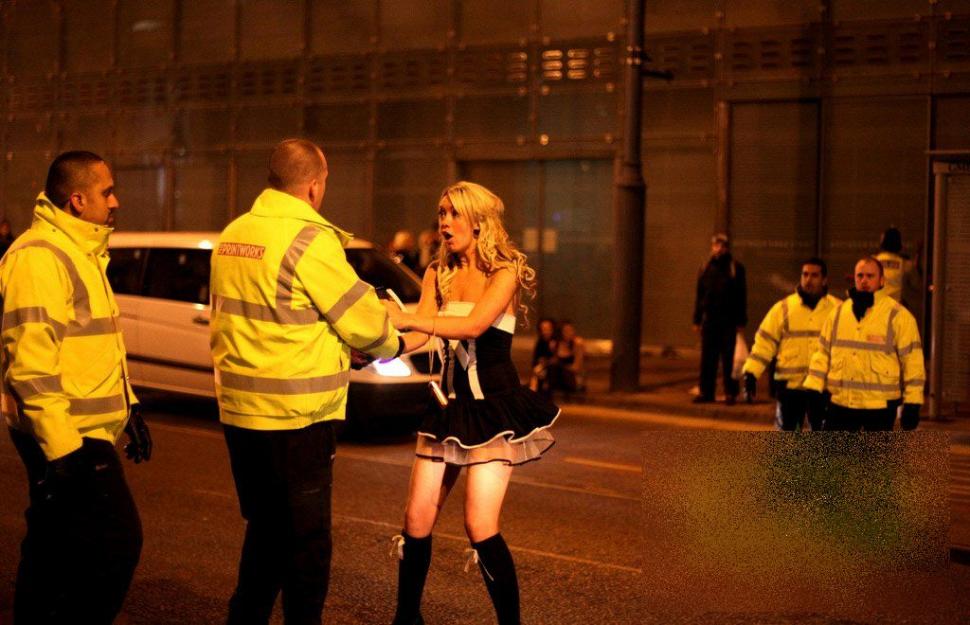 Fenomenul pe care poliţia l-a scăpat de sub control. Studenţii îşi dau &quot;doctoratul&quot; în alcool, droguri şi viaţă de noapte 170924