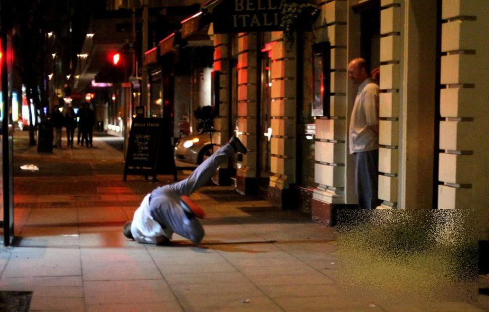 Fenomenul pe care poliţia l-a scăpat de sub control. Studenţii îşi dau &quot;doctoratul&quot; în alcool, droguri şi viaţă de noapte 170925