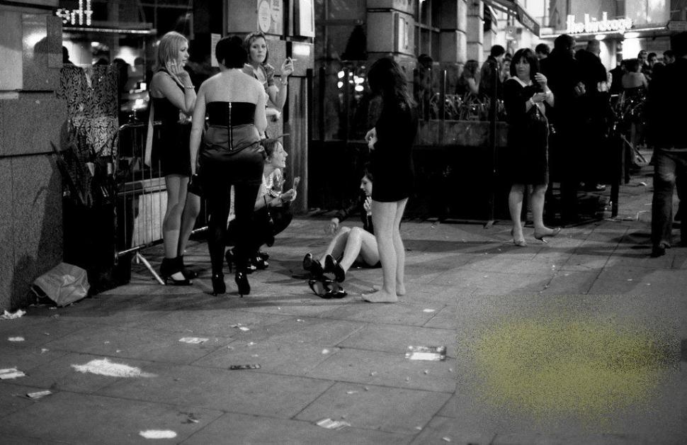 Fenomenul pe care poliţia l-a scăpat de sub control. Studenţii îşi dau &quot;doctoratul&quot; în alcool, droguri şi viaţă de noapte 170926