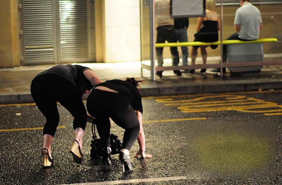 Fenomenul pe care poliţia l-a scăpat de sub control. Studenţii îşi dau &quot;doctoratul&quot; în alcool, droguri şi viaţă de noapte 170928