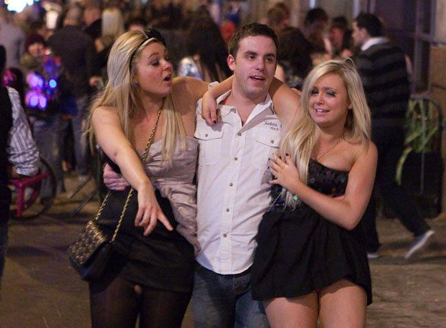 Fenomenul pe care poliţia l-a scăpat de sub control. Studenţii îşi dau &quot;doctoratul&quot; în alcool, droguri şi viaţă de noapte 170929