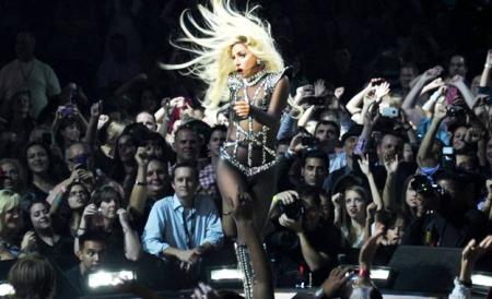 Ghiceşte vedeta! Cine crezi că e puştoaica din fotografie? 171044