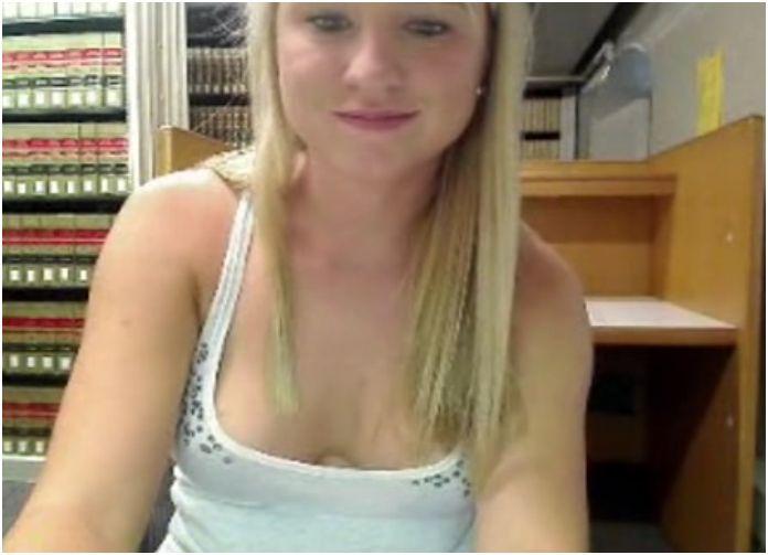 Eleva aceasta şi-a bătut joc de sistemul educaţional din SUA. Toţi bărbaţii vor să vadă ce a făcut într-o BIBLIOTECĂ 171056