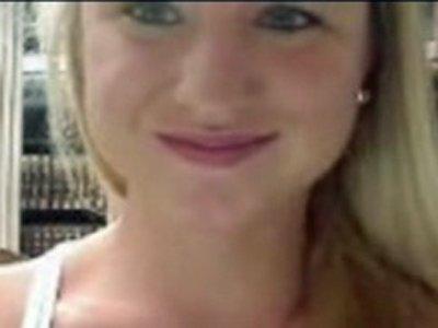 Eleva aceasta şi-a bătut joc de sistemul educaţional din SUA. Toţi bărbaţii vor să vadă ce a făcut într-o BIBLIOTECĂ 171057