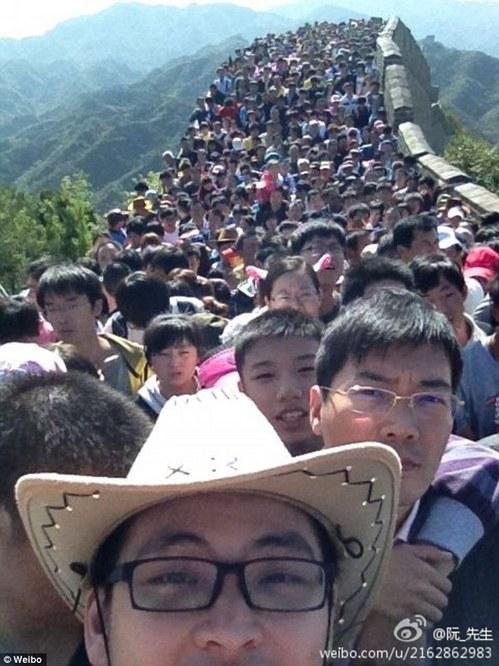 &quot;Marea coadă a Chinei&quot;: Sute de mii de persoane au luat cu asalt Marele Zid Chinezesc 171158