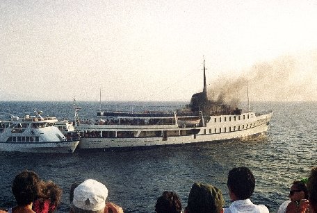 Explozie pe un vapor turistic din Grecia. Căpitanul a murit şi cinci turişti au fost răniţi