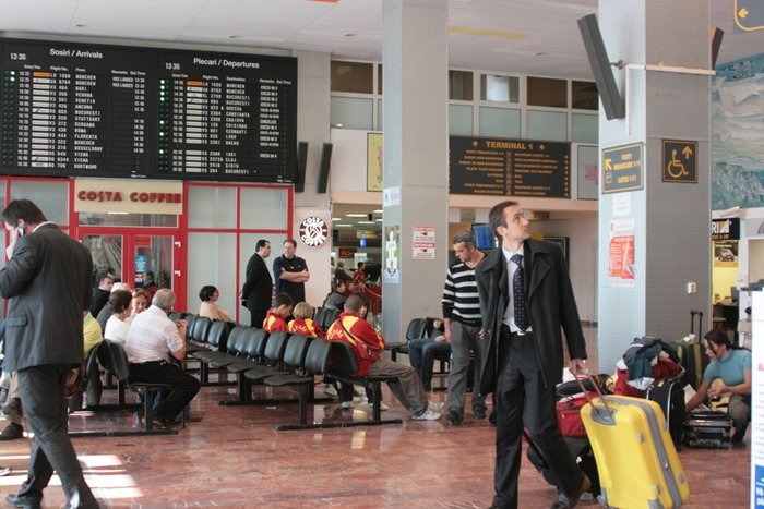 Aterizare de urgenţă pe aeroportul din Timişoara. Un avion cu 143 de pasageri la bord care venea de la Londra n-a mai putut ajunge la destinaţie