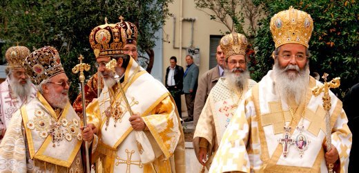 LOVITURĂ de imagine pentru Biserica Ortodoxă. Ce se întâmplă cu bogăţia preoţilor în ţara care riscă falimentul