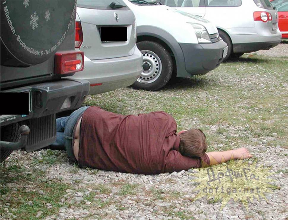 Erau în cel mai aglomerat loc din ţară şi au început să facă asta în văzul tuturor. În spatele lor, era coadă 171548