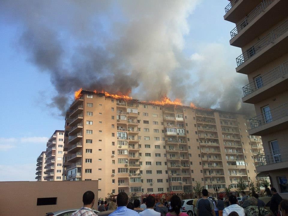 Locatarii din Confort City ale căror apartamente au fost mistuite de foc au primit locuinţe noi