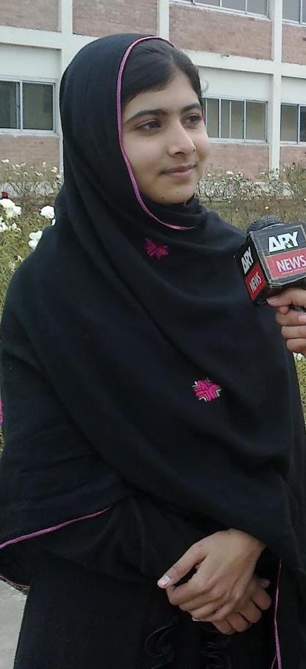 Îi pot lua viaţa, dar nu şi spiritul. Curajul incredibil a adus-o pe această fată în pragul morţii. Întreaga lume se roagă pentru ea 171795