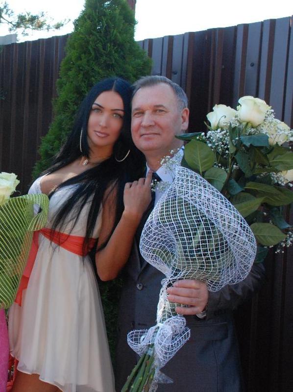 În 24 de ore a devenit cea mai văzută fotografie de pe net. Nimenu nu poate spune care e MAMA şi care e FATA 171767