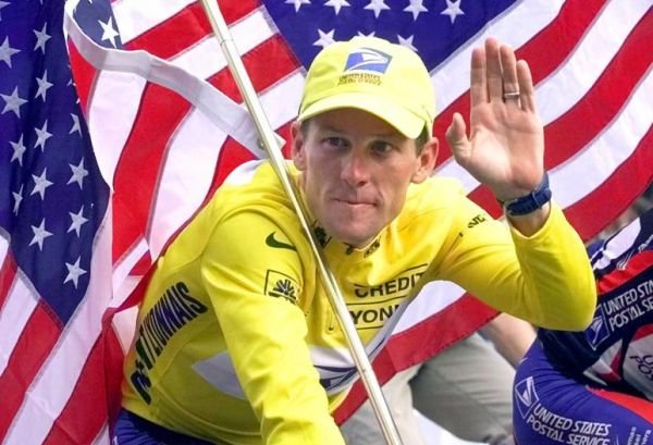 Cinci foşti coechipieri ai lui Lance Armstrong au fost suspendaţi de USADA