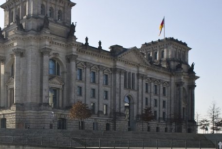 Un bărbat de 32 de ani s-a sinucis în faţa sediului Camerei Deputaţilor din Berlin